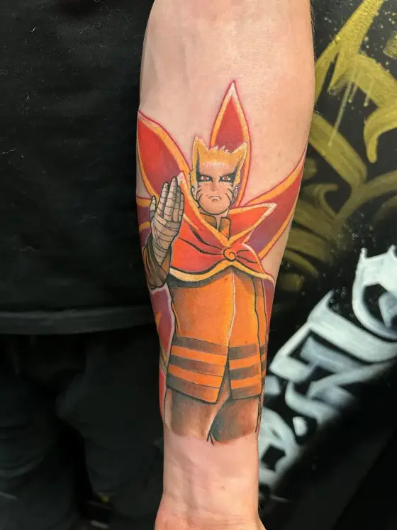 Tatouage couleur de Naruto en mode Baryon sur un avant-bras.